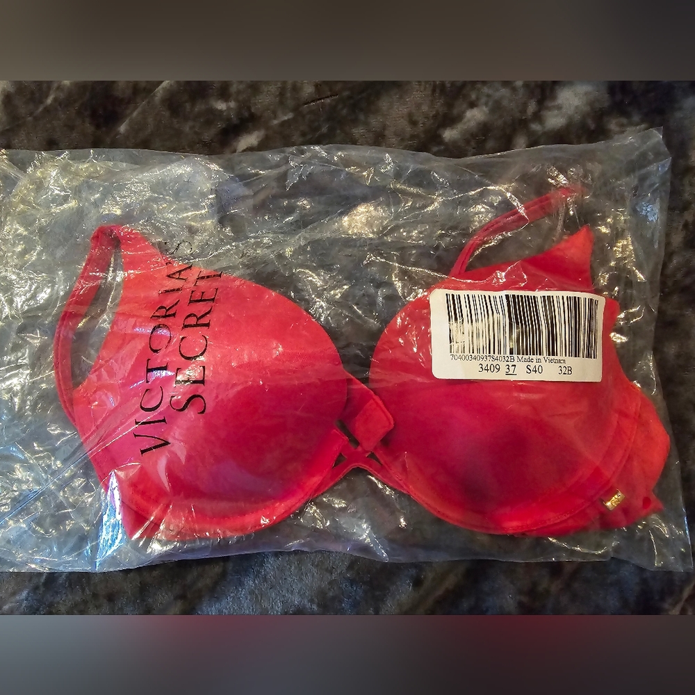 Victoria's Secret NWT Very Sexy Push-up Bra 32B